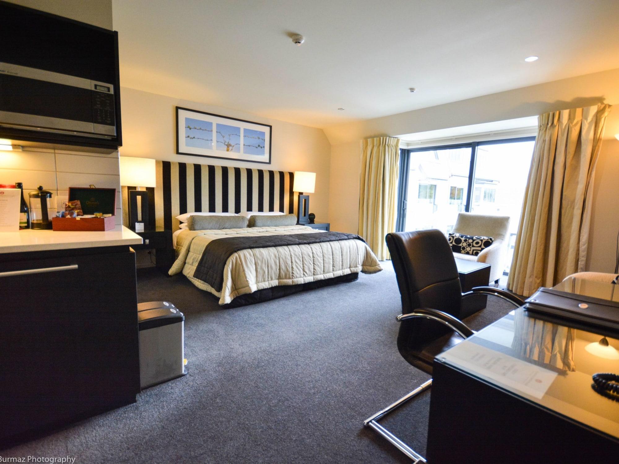 Carnmore Chateau Marlborough بلينهايم المظهر الخارجي الصورة A typical studio apartment