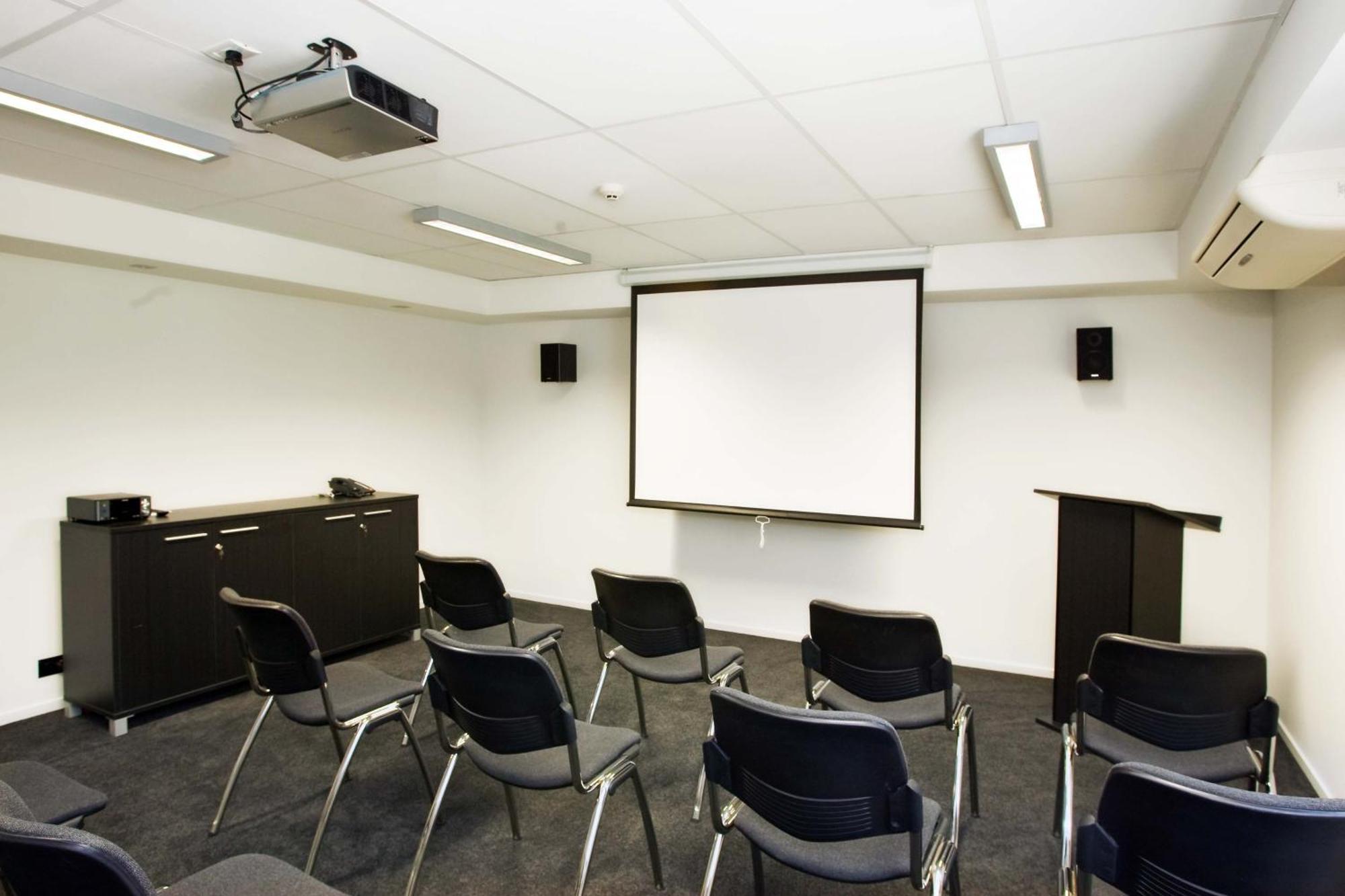 Carnmore Chateau Marlborough بلينهايم المظهر الخارجي الصورة A projector screen