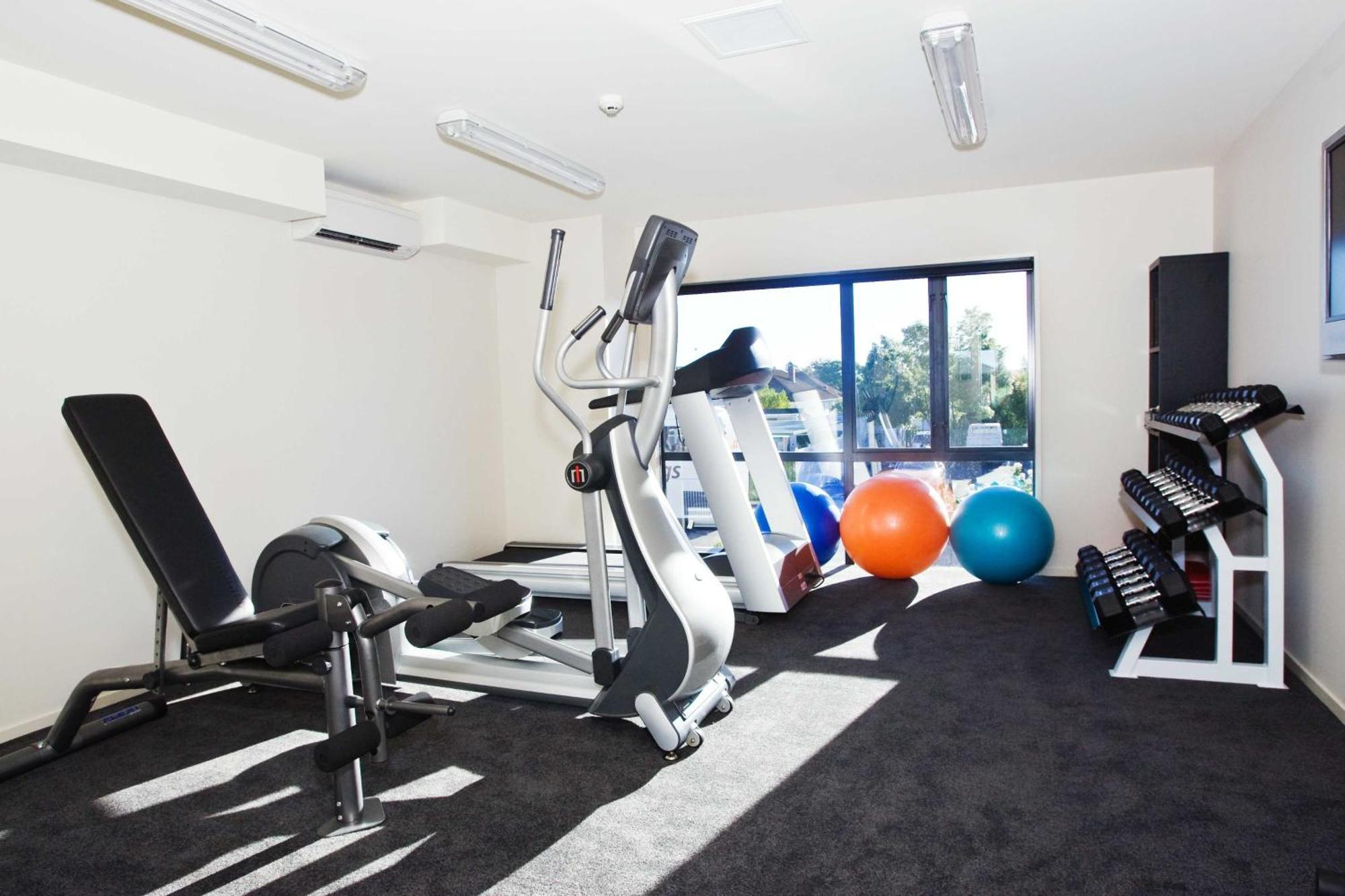 Carnmore Chateau Marlborough بلينهايم المرافق الصورة A typical gym