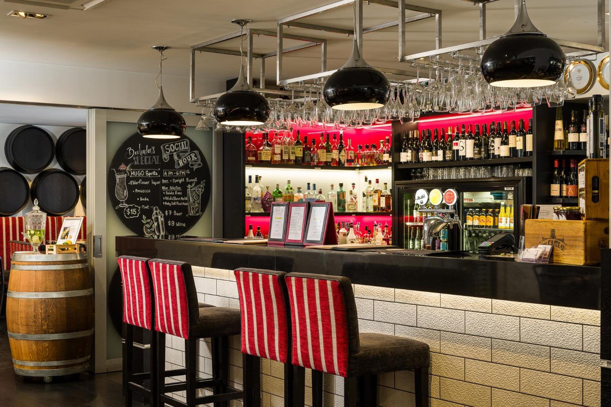 Carnmore Chateau Marlborough بلينهايم المظهر الخارجي الصورة The bar at the restaurant
