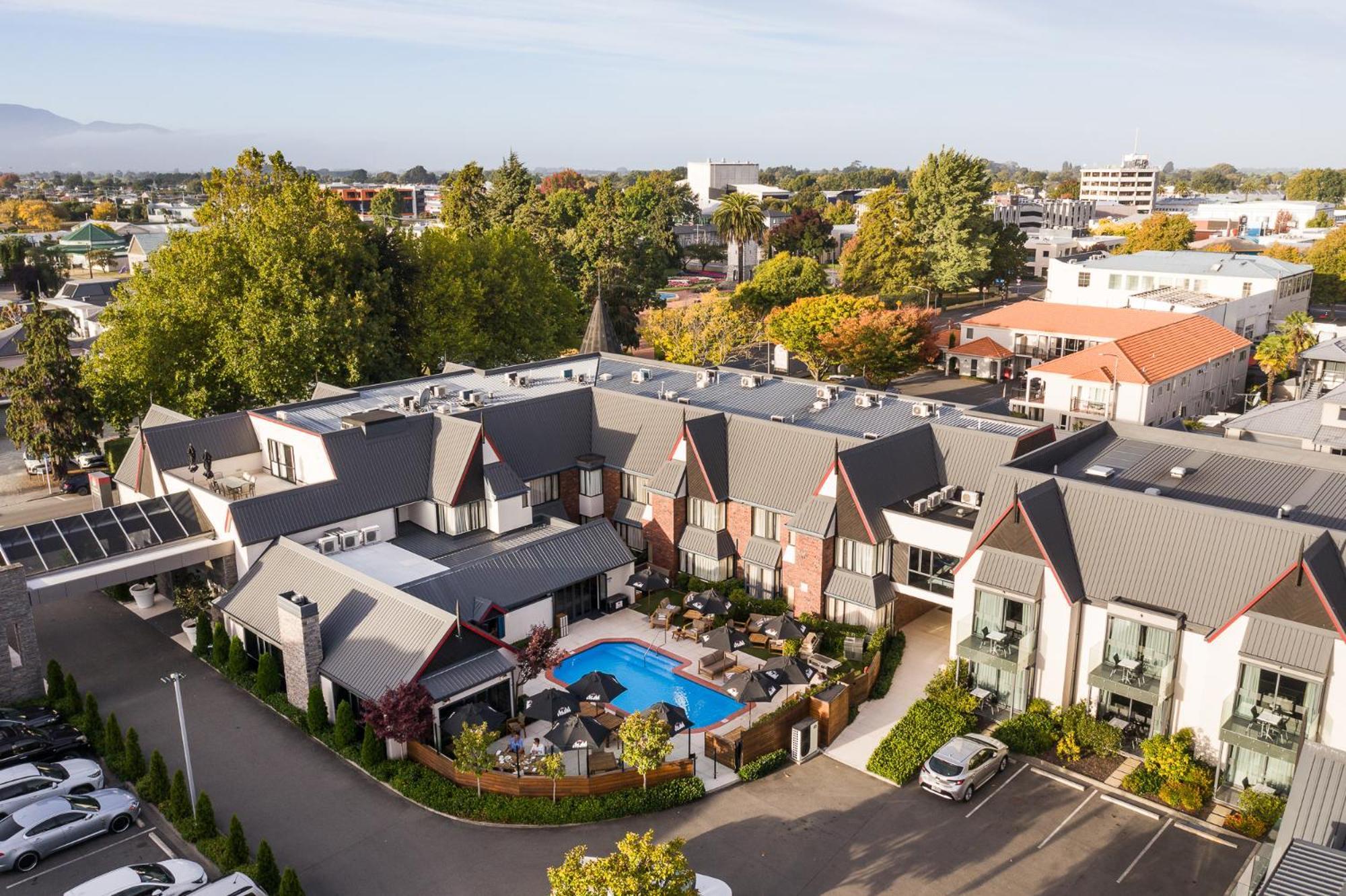 Carnmore Chateau Marlborough بلينهايم المظهر الخارجي الصورة The hotel's courtyard