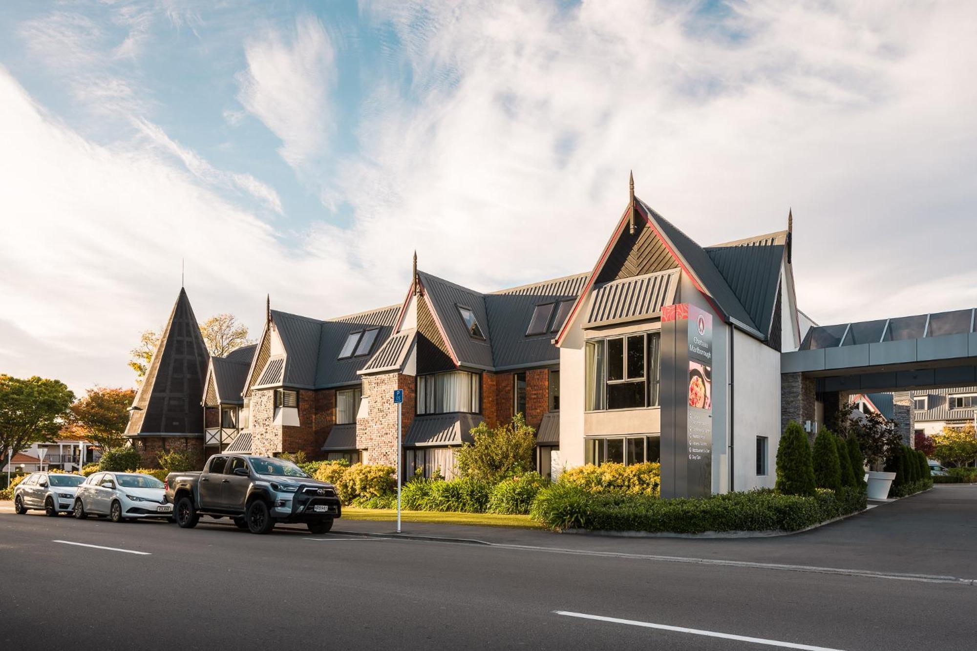 Carnmore Chateau Marlborough بلينهايم المظهر الخارجي الصورة The hotel in 2012
