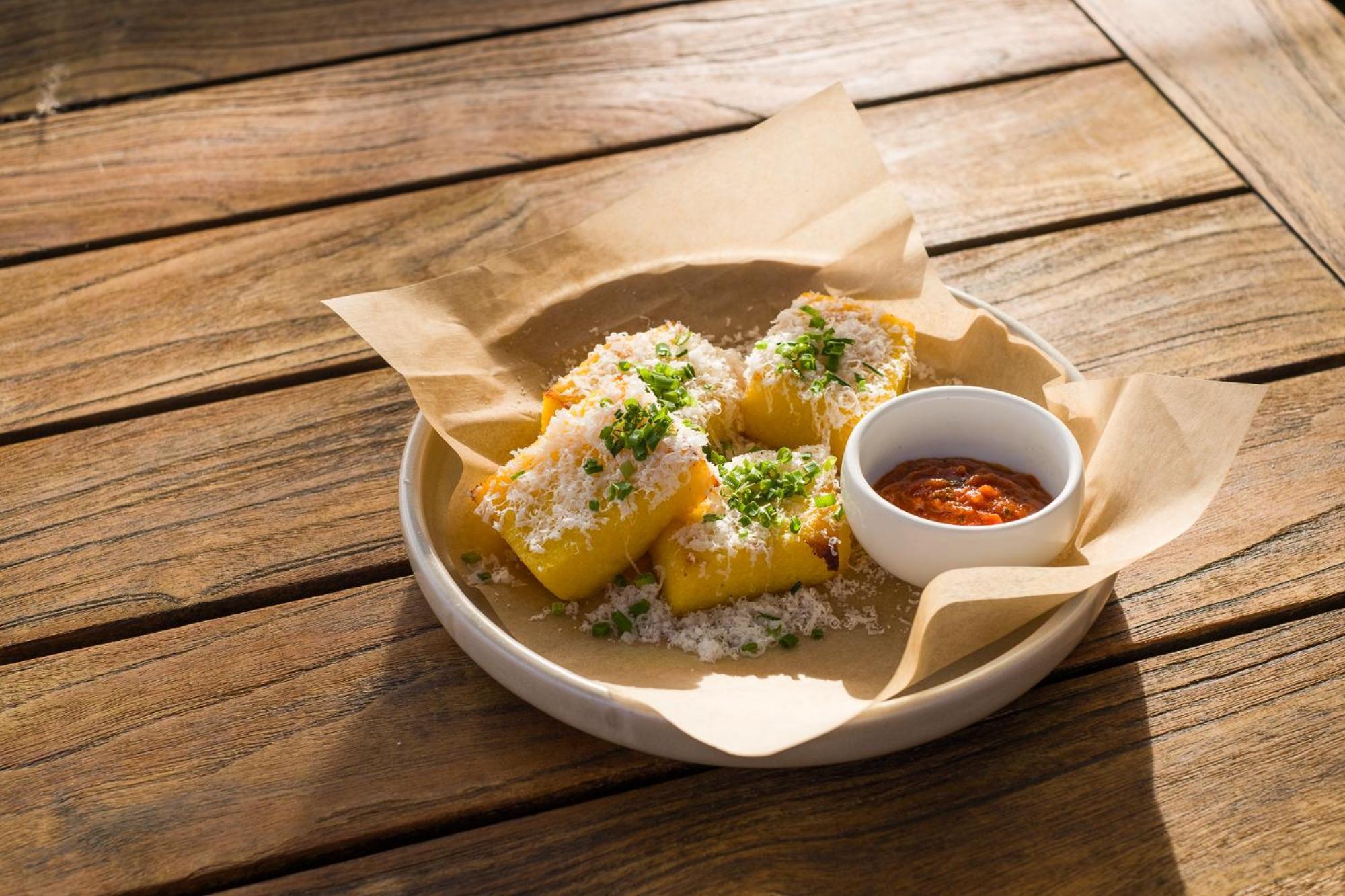 Carnmore Chateau Marlborough بلينهايم المظهر الخارجي الصورة A plate of yuca frita