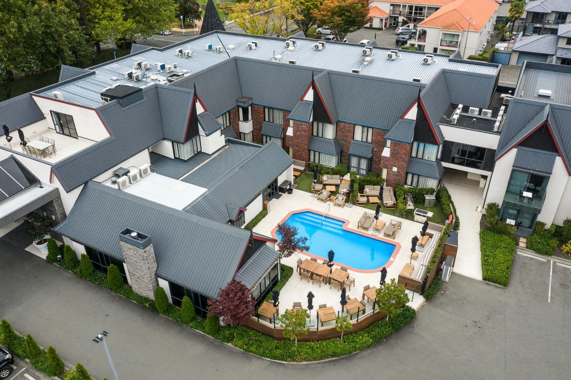 Carnmore Chateau Marlborough بلينهايم المظهر الخارجي الصورة The hotel's pool