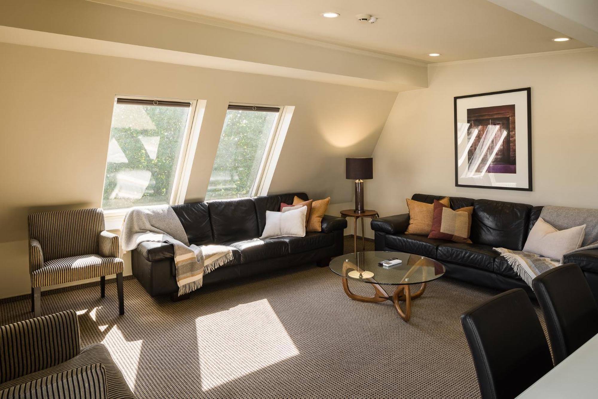 Carnmore Chateau Marlborough بلينهايم المظهر الخارجي الصورة A living room with a skylight