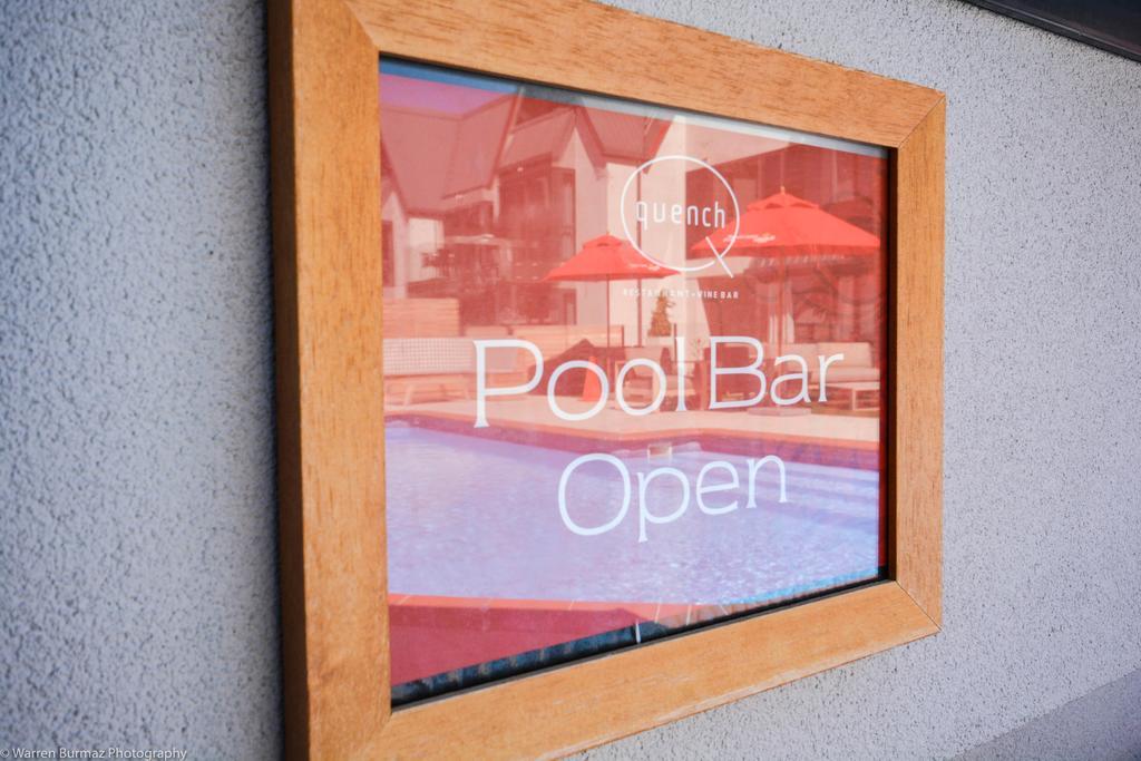Carnmore Chateau Marlborough بلينهايم المظهر الخارجي الصورة A digital signage screen